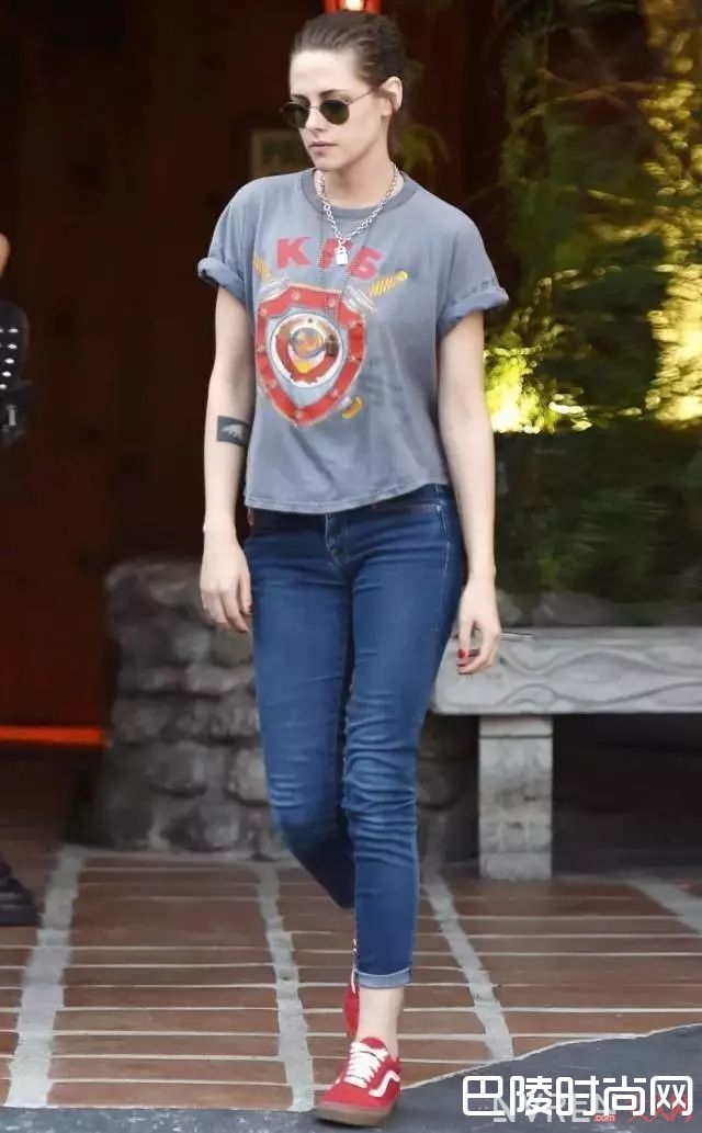 复古T怎么搭配最时髦_夏天最爱的T恤 这些穿法让你美够一整季