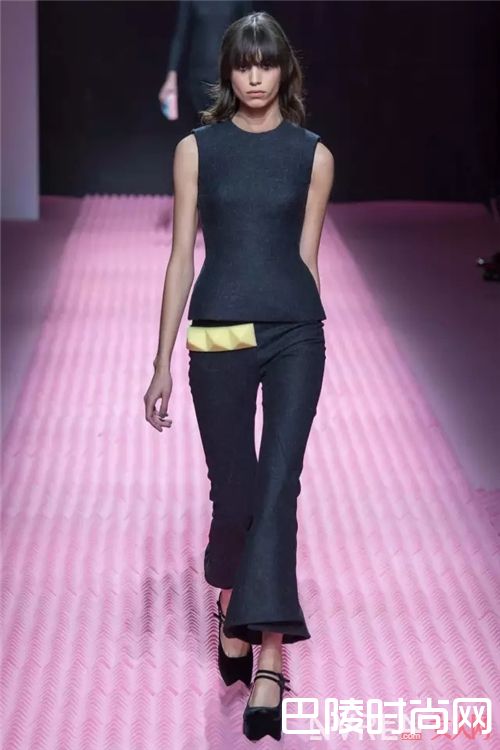 X形腿如何选择裙子?_又到了露腿的季节 你知道如何根据腿型选裙子吗?