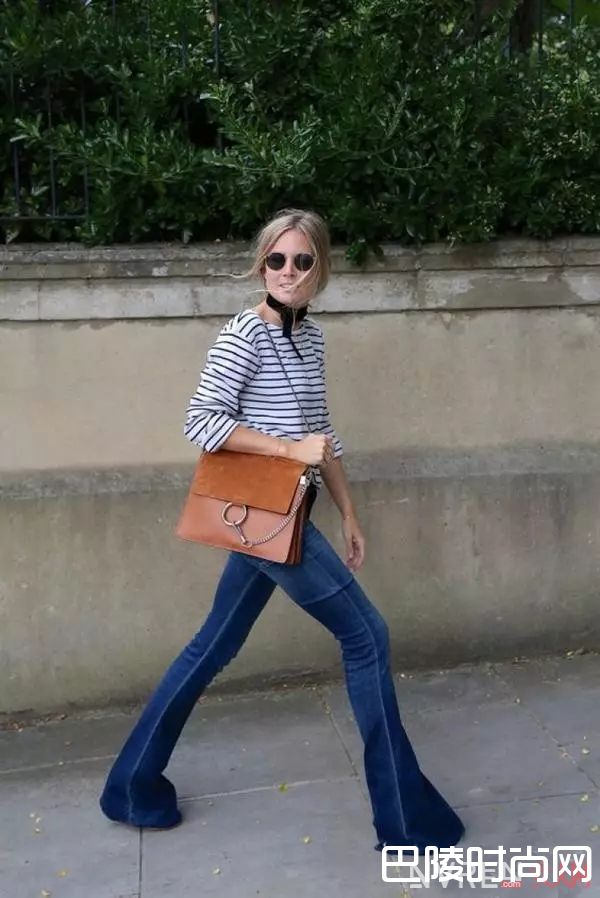 条纹衫搭配丝巾_永不过时的条纹，到底怎么穿才最美？