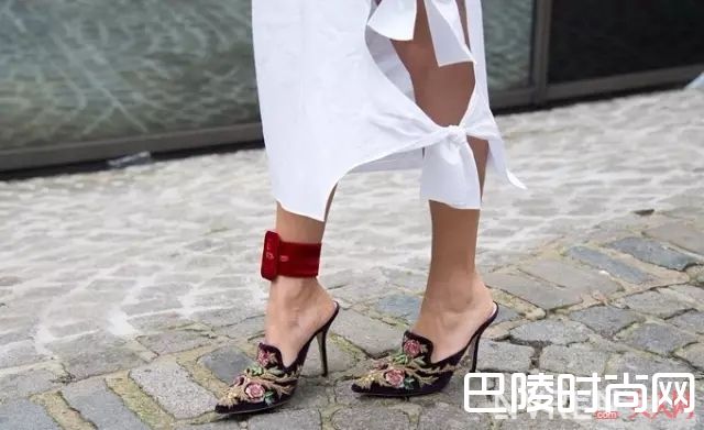 尖头穆勒鞋如何搭配_想拥有一双大美腿？看看这些夏季凉鞋穿搭大法就知道