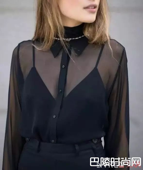 有胸垫的吊带应该搭配什么_露肩、露背、吊带、透视，所有的夏日内衣都给你承包了