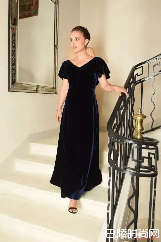 细带高跟鞋如何搭配_想拥有一双大美腿？看看这些夏季凉鞋穿搭大法就知道