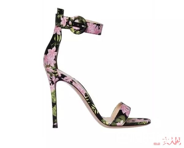 彩色凉鞋推荐_今夏小脚想要“透心凉”？围观这六款凉鞋就对了