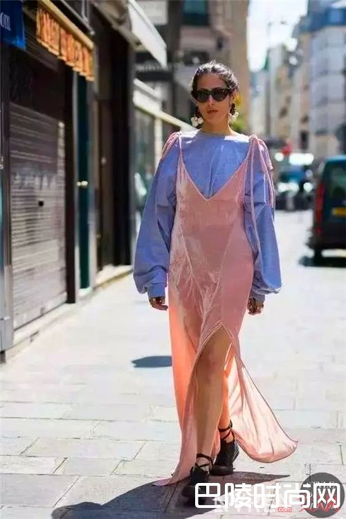 吊带与T恤衬衫如何搭配？_这个夏天 一件小吊带帮你开启撩汉模式！