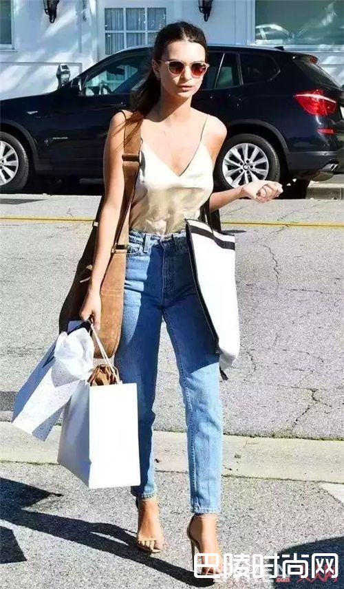 吊带单穿如何搭配？_这个夏天 一件小吊带帮你开启撩汉模式！