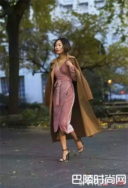 吊带与小外套如何搭配?_这个夏天 一件小吊带帮你开启撩汉模式!