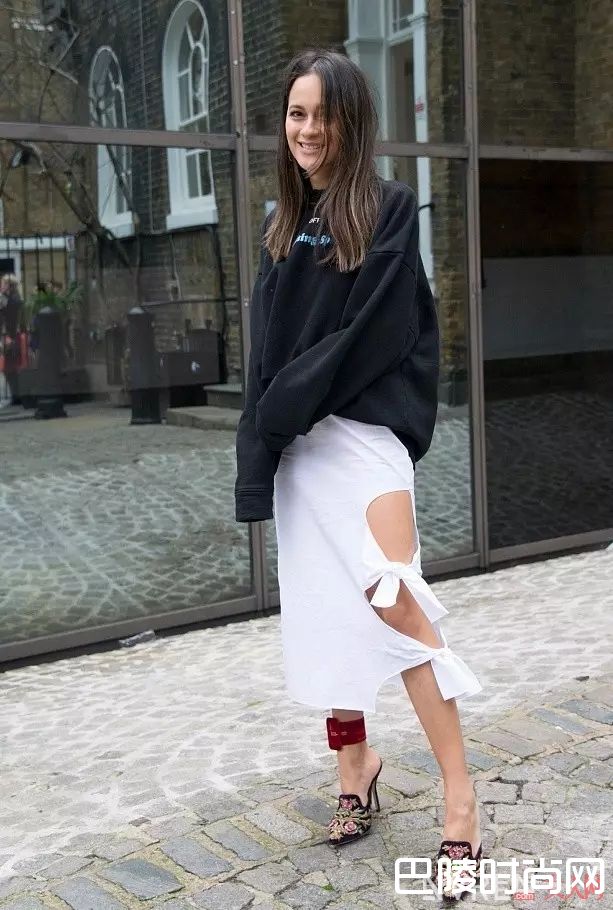 尖头穆勒鞋如何搭配_想拥有一双大美腿？看看这些夏季凉鞋穿搭大法就知道
