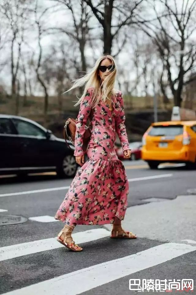 彩色凉鞋推荐_今夏小脚想要“透心凉”？围观这六款凉鞋就对了