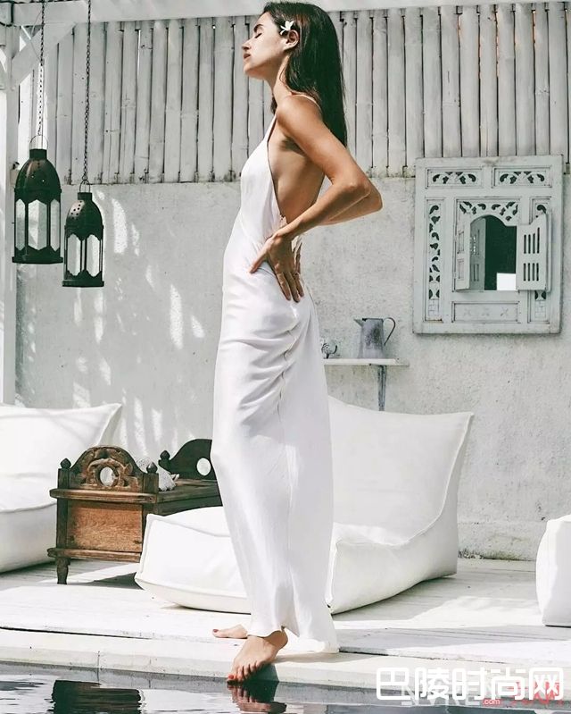 吊带小白裙推荐_穿上小白裙 多份清爽又迷人的气息