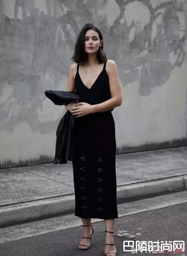 吊带露肩应该穿什么内衣_露肩、露背、吊带、透视，所有的夏日内衣都给你承包了