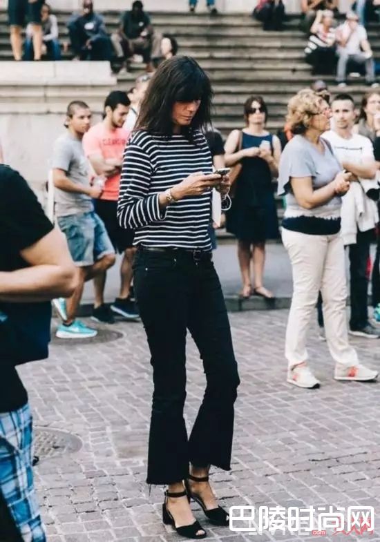 条纹衫配喇叭裤_永不过时的条纹，到底怎么穿才最美？