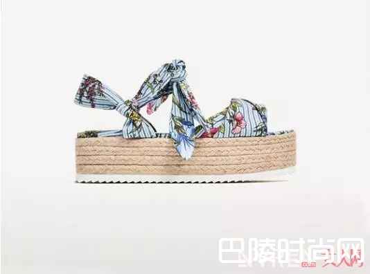 彩色凉鞋推荐_今夏小脚想要“透心凉”？围观这六款凉鞋就对了