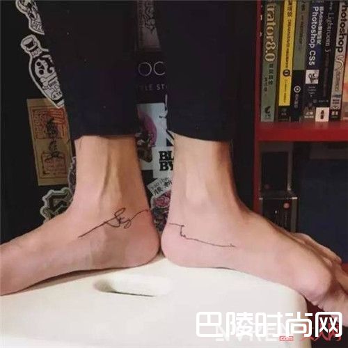 情侣纹身纹什么好看_这个夏天不爱花臂?这些小纹身或许可以拯救单调的你