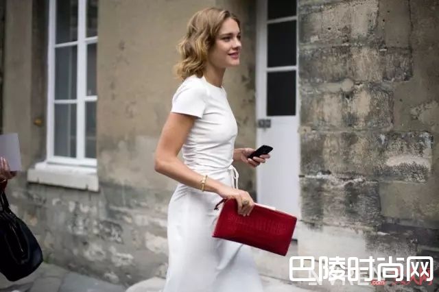 简洁风小白裙推荐_穿上小白裙 多份清爽又迷人的气息