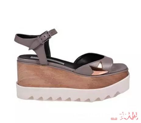 厚底凉鞋推荐_今夏小脚想要“透心凉”？围观这六款凉鞋就对了