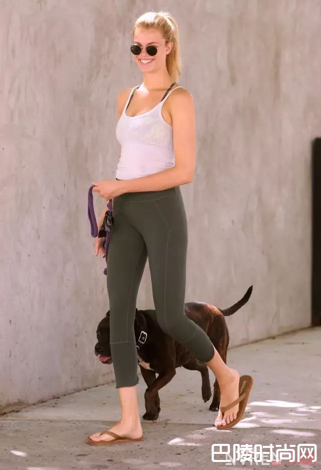 人字拖如何显腿长_想拥有一双大美腿？看看这些夏季凉鞋穿搭大法就知道