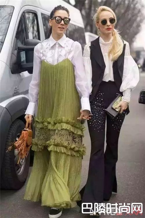 吊带与T恤衬衫如何搭配？_这个夏天 一件小吊带帮你开启撩汉模式！