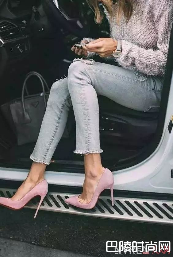 一脚蹬高跟鞋如何搭配_想拥有一双大美腿?看看这些夏季凉鞋穿搭大法就知道