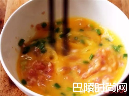 肉末鸡蛋羹怎么做?_厌倦了爆炒的油腻与油烟 学学这4道懒人蒸菜做法