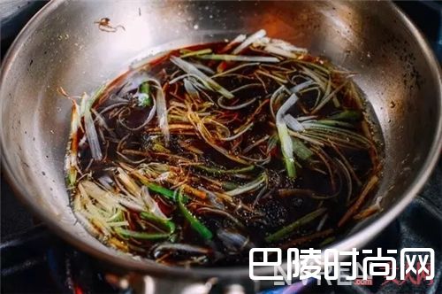 清蒸鲈鱼怎么做?_厌倦了爆炒的油腻与油烟 学学这4道懒人蒸菜做法