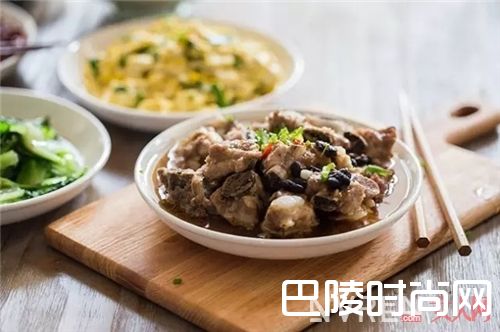 豆豉蒸排骨怎么做？_厌倦了爆炒的油腻与油烟 学学这4道懒人蒸菜做法