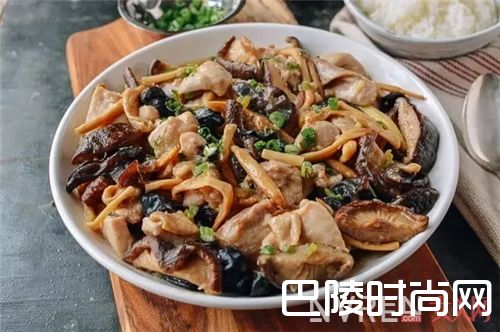 香菇鸡腿怎么做？_厌倦了爆炒的油腻与油烟 学学这4道懒人蒸菜做法