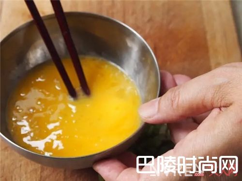 肉末鸡蛋羹怎么做?_厌倦了爆炒的油腻与油烟 学学这4道懒人蒸菜做法