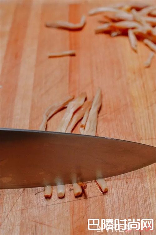 香菇鸡腿怎么做？_厌倦了爆炒的油腻与油烟 学学这4道懒人蒸菜做法