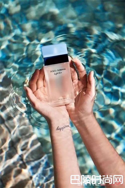 杜嘉班纳浅蓝女士香水怎么样_当下火爆香水+实用搭配 看完让你眼前一亮