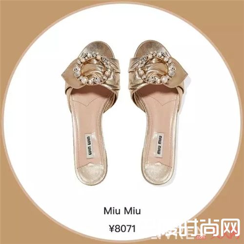 华丽装饰凉拖如何搭配？_夏季慵懒风 穿上这些拖鞋让你懒得很时髦！