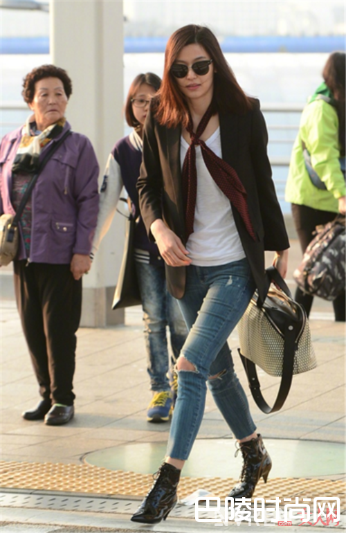 丝巾有什么用_夏天肉多怎么遮？这四款让你更高挑