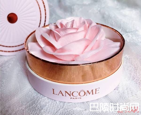 兰蔻玫瑰高光蜜粉介绍_这17款高颜值化妆品，你不备一件在包里怎么对得起自己？