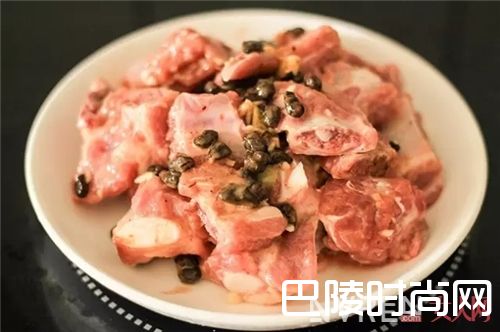 豆豉蒸排骨怎么做？_厌倦了爆炒的油腻与油烟 学学这4道懒人蒸菜做法