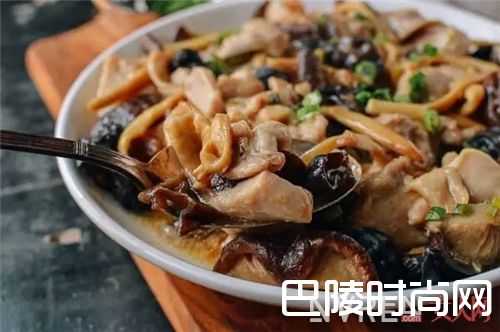 香菇鸡腿怎么做？_厌倦了爆炒的油腻与油烟 学学这4道懒人蒸菜做法