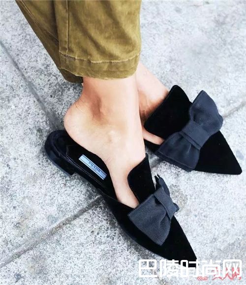 个性打结凉拖如何搭配？_夏季慵懒风 穿上这些拖鞋让你懒得很时髦！