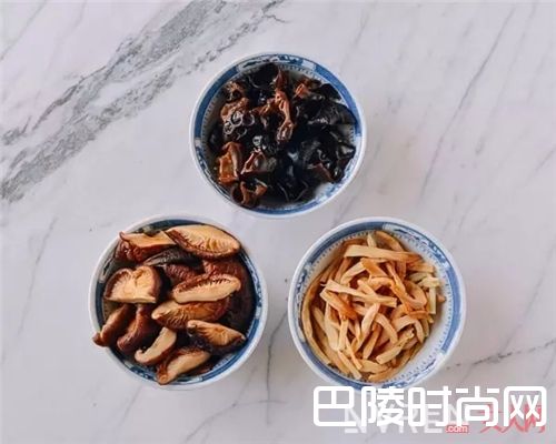 香菇鸡腿怎么做？_厌倦了爆炒的油腻与油烟 学学这4道懒人蒸菜做法