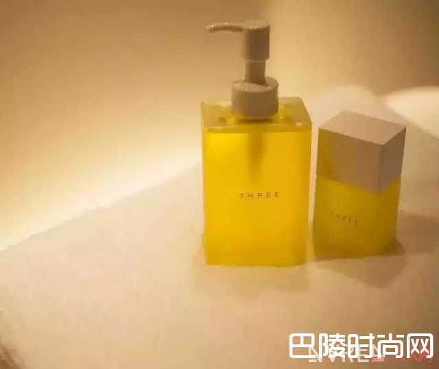 Three化妆品介绍_这17款高颜值化妆品，你不备一件在包里怎么对得起自己？
