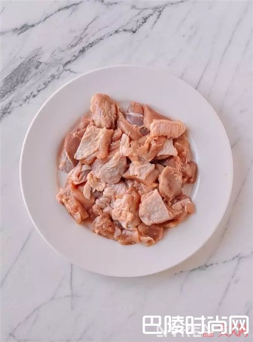 香菇鸡腿怎么做？_厌倦了爆炒的油腻与油烟 学学这4道懒人蒸菜做法