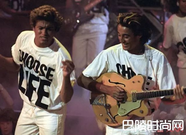 80年代Logo T恤_80年代最有腔调的复古单品，你还差哪件？