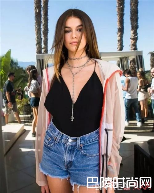 Bodysuit连体衣如何穿搭？_拥有这五件内衣 解决你夏天所有的穿衣烦恼