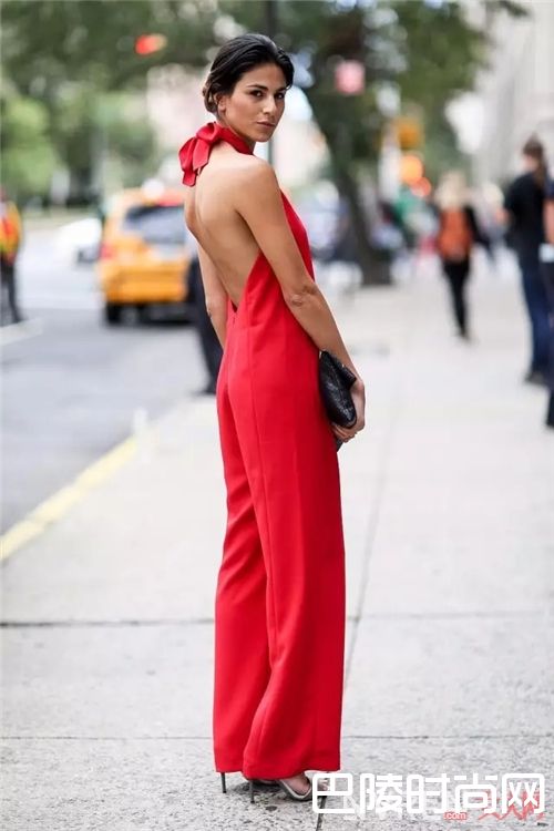 胸贴/NuBra如何穿搭？_拥有这五件内衣 解决你夏天所有的穿衣烦恼