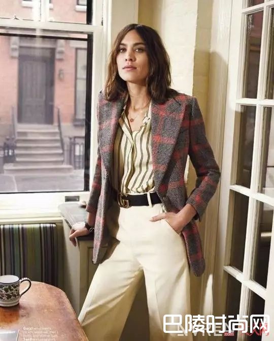 80年代宽肩西装_80年代最有腔调的复古单品，你还差哪件？