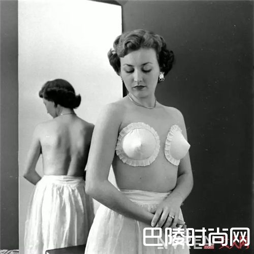 胸贴/NuBra如何穿搭？_拥有这五件内衣 解决你夏天所有的穿衣烦恼