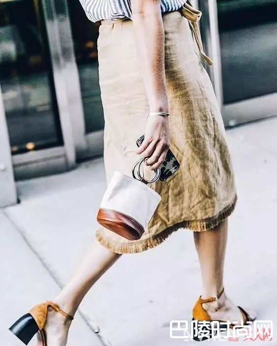 精致配饰更出彩_会穿衣一点都不难，十个法则穿出自己的风格
