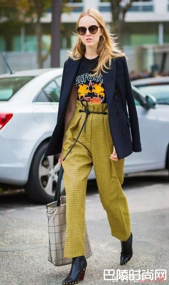 ​摇滚T配阔腿裤_白T穿腻了，来件“摇滚T“燃爆你的夏天！