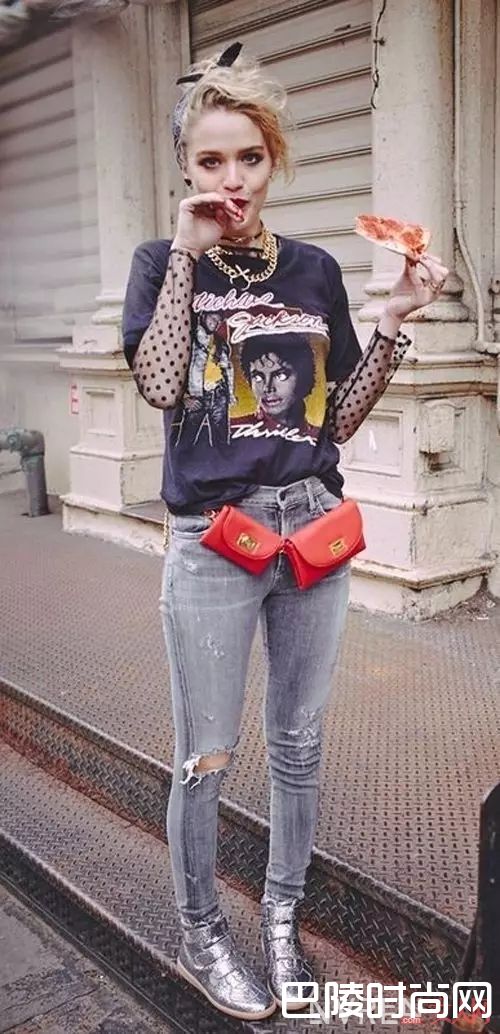 摇滚T配牛仔裤_白T穿腻了，来件“摇滚T“燃爆你的夏天！