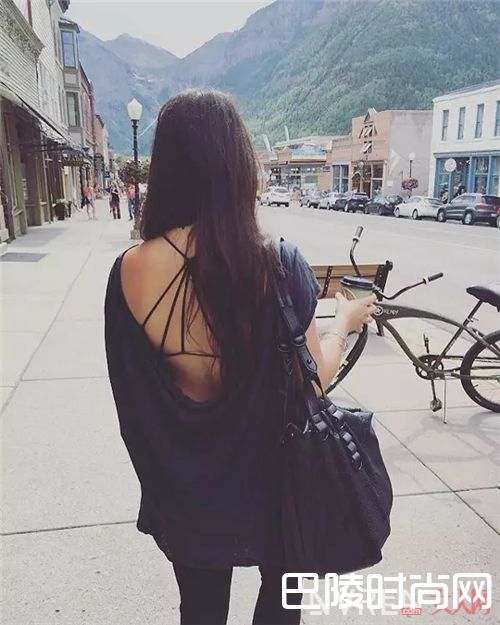 可外穿的Bralette如何穿搭？_拥有这五件内衣 解决你夏天所有的穿衣烦恼