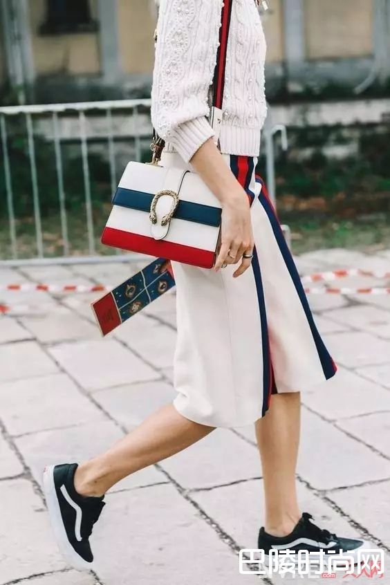 鞋子上找亮点_会穿衣一点都不难，十个法则穿出自己的风格