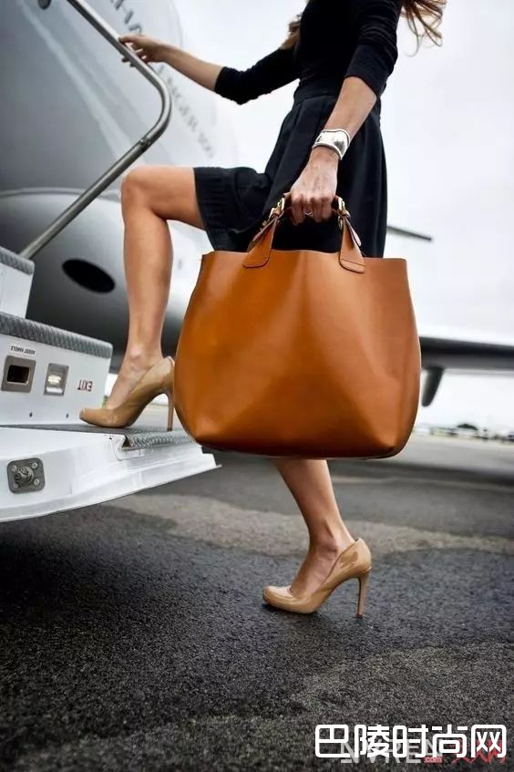 简洁款包包推荐_今年流行的包包，不止实用那么简单