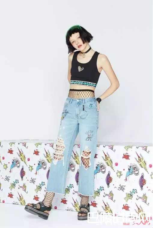 趣味时尚品牌推荐_这些减龄穿搭 让你看起来又潮又年轻